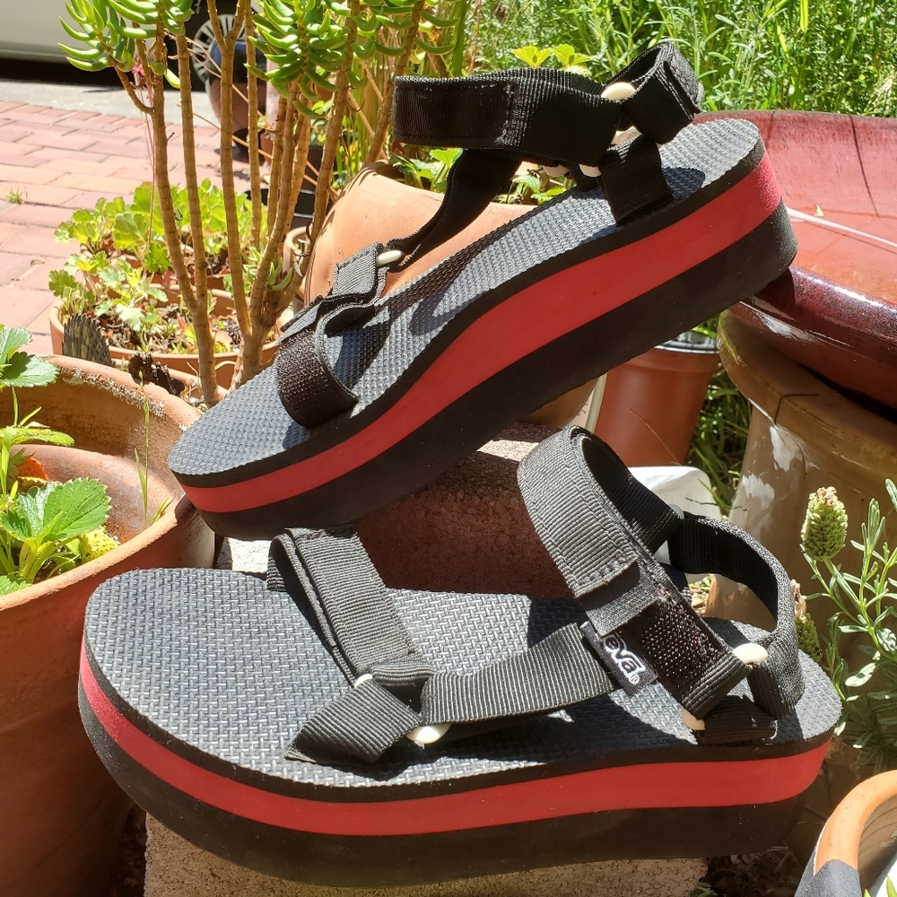 Teva Platform Sandals Black 🖤 and Red ❤ size 7